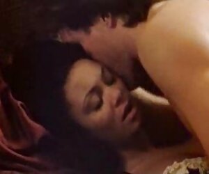 Daisy xnxx moi lon ngồi thiền trong phòng tắm