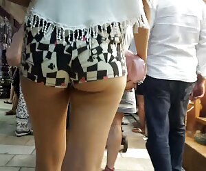 Sophie trong sex moi up chiếc ghế đu