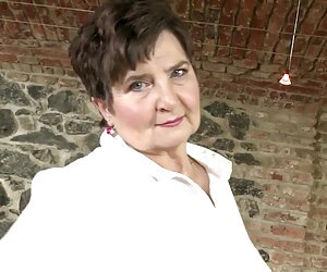 Monica sex may bay moi