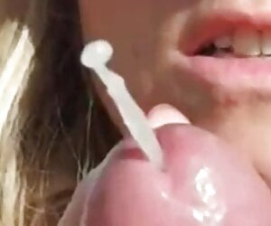 Kendall Ray vuốt sex pha trinh moi ve anh ta trên ghế.